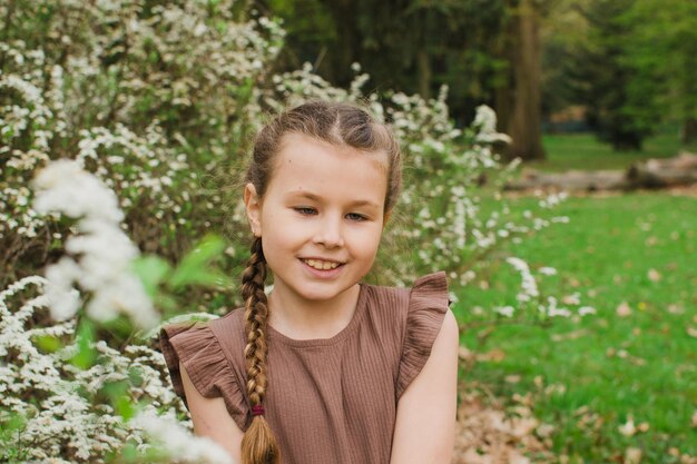 niña, en, el, jardín, retrato