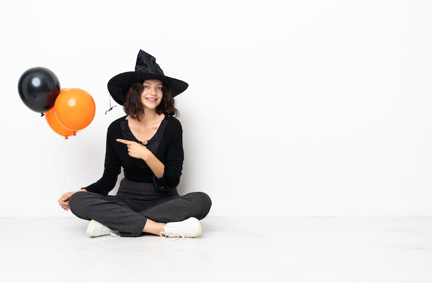 Niña joven, en, disfraz de halloween