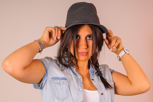 Foto niña joven, con, un, sombrero