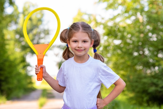 Niña, jugar al tenis