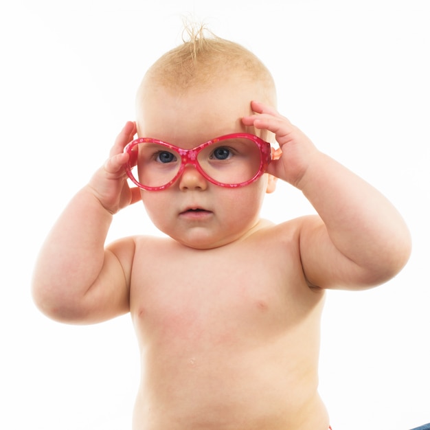 Niña linda con gafas