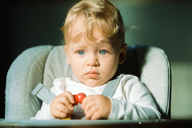 Niña de ojos azules