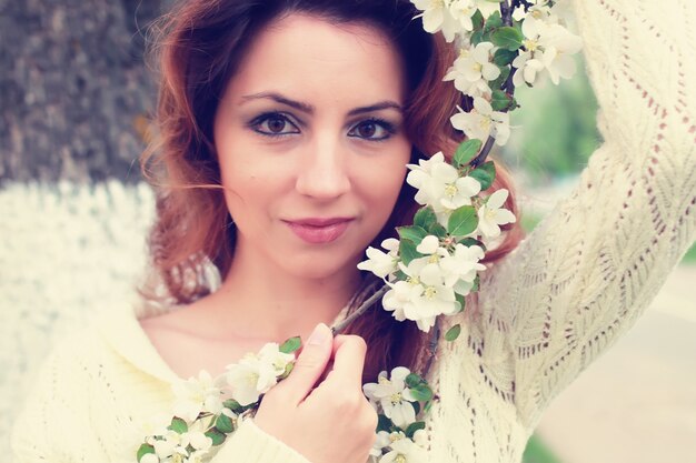 Niña, olor, flor de árbol