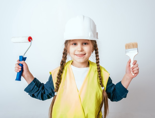 Niña en el paisaje blanco. Construcción