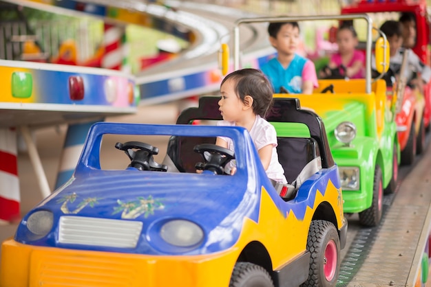 Niña, en, parque de atracciones