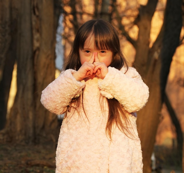 niña en el parque