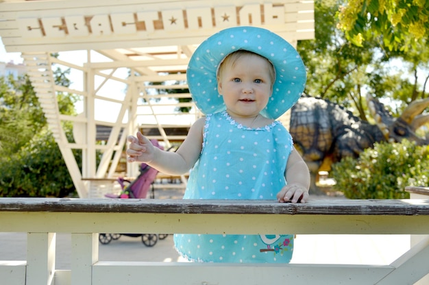 niña en el parque