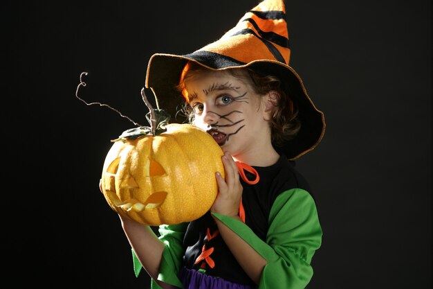 Foto niña pequeña, disfraz de halloween