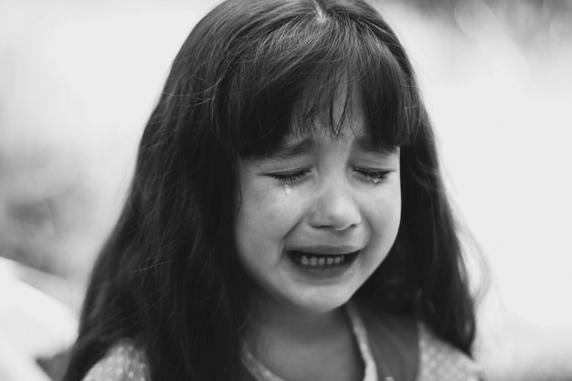 Niña pequeña llorando