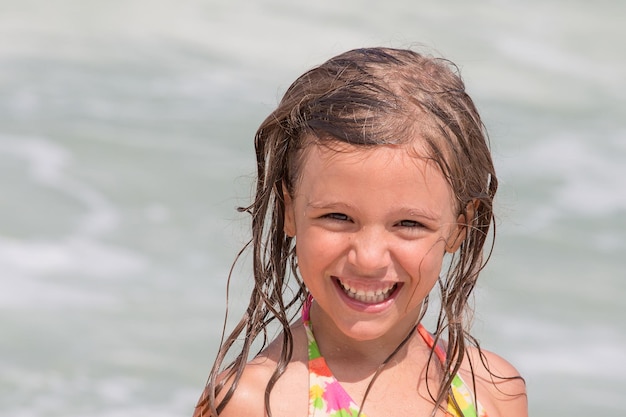 Niña en la playa