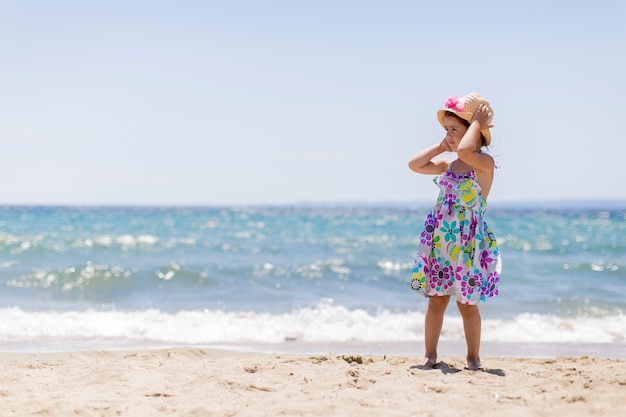 Niña en la playa