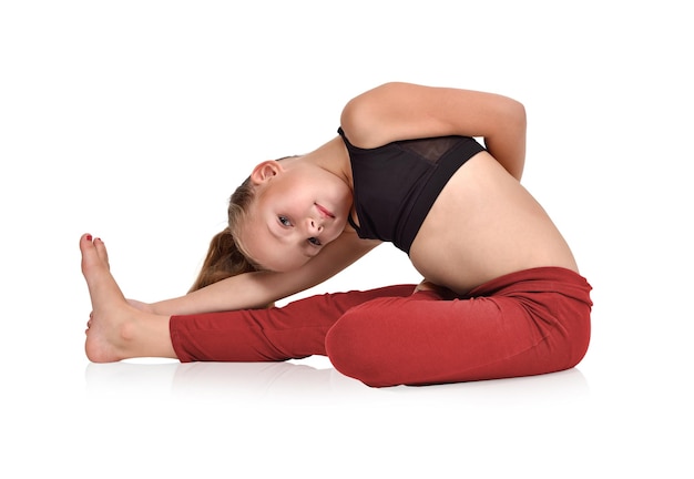 Niña practicando yoga