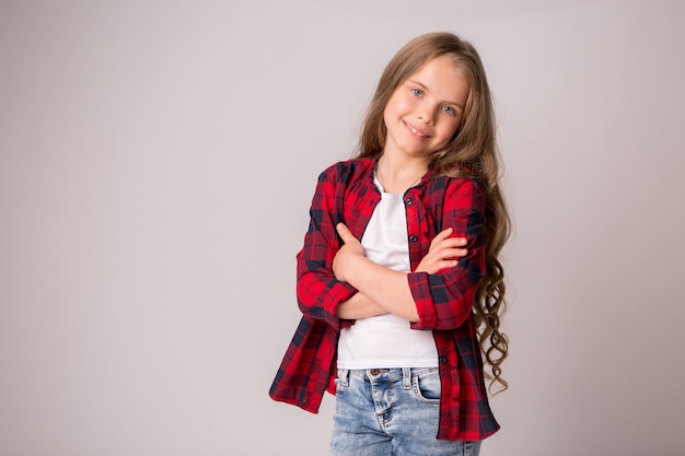 Foto niña preadolescente sonriendo