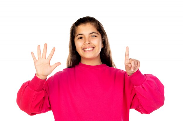 Niña preadolescente con sudadera rosa