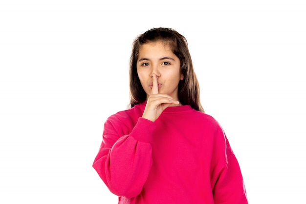 Niña preadolescente con sudadera rosa