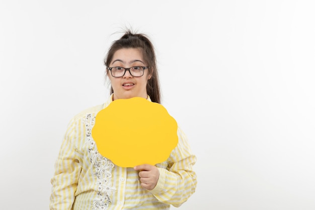 Foto niña con síndrome de down, tenencia, burbuja del discurso