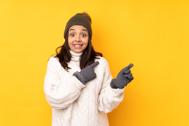 Foto niña sobre fondo aislado