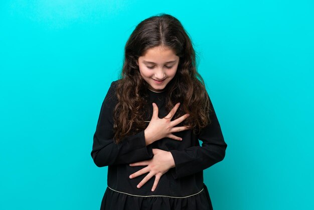 Niña sobre fondo aislado