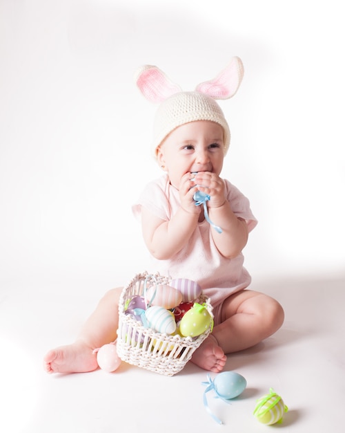 Niña con sombrero de conejo