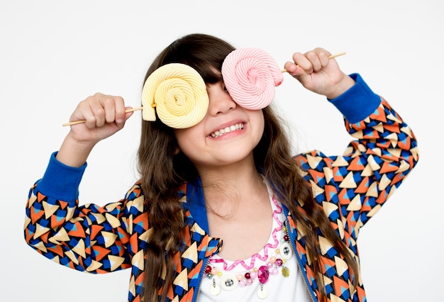 Niña sonriente felicidad estudio retrato dulce Lollipop