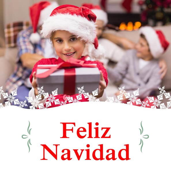 Foto niña sonriente ofreciendo un regalo con sus padres detrás de la tarjeta de felicitación de navidad