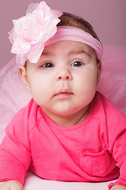 Niña de tres meses en tutú rosa