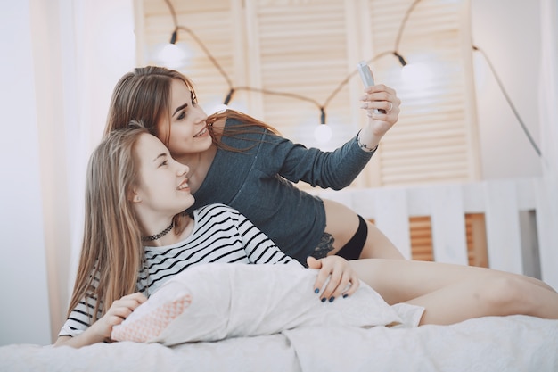 Niñas en la cama