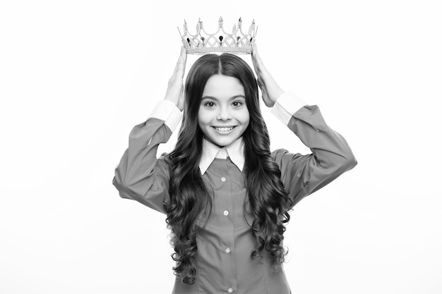 Foto niñas fiesta chico gracioso en la corona niño reina usar diadema tiara bonito retrato de pequeña princesa