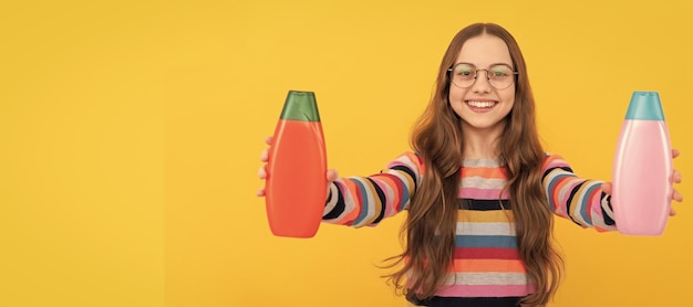 Niño con acondicionador de cabello hábitos diarios y cuidado personal exfoliante de piel cuidado belleza Banner de niño