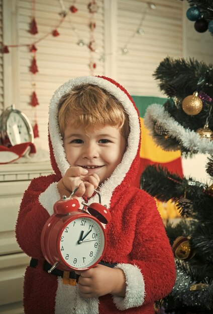 Niño de año nuevo en juguete de decoración.