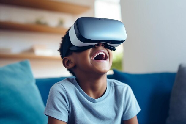 un niño con auriculares de realidad virtual se está riendo y riendo