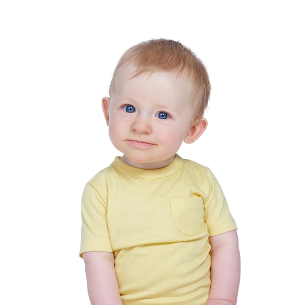 Niño curioso Foto de estudio de un lindo bebé con una camisa amarilla