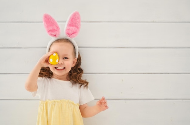 Niño el día de Pascua