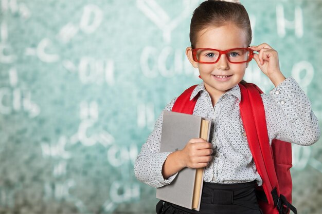 Niño escuela genio pizarra estudiante matemáticas aprendizaje