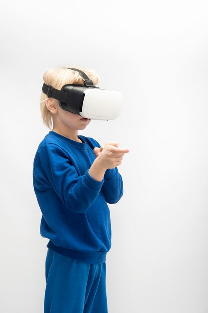 Niño en gafas 3d de realidad virtual