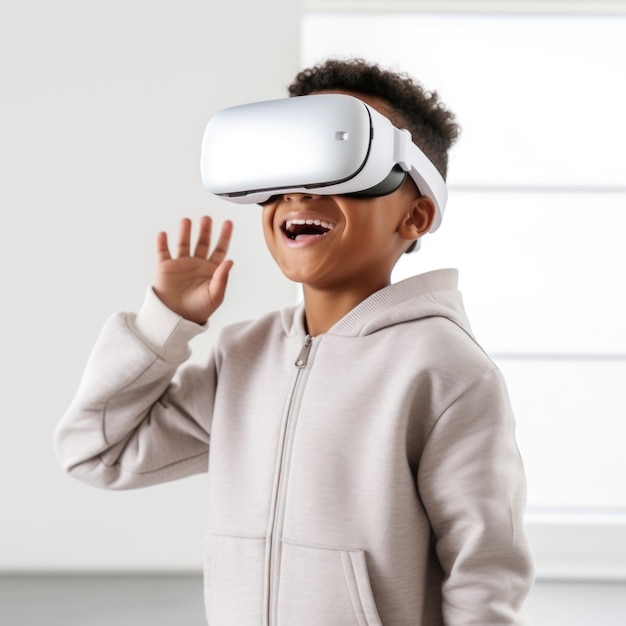 Niño con gafas visuales disfrutando de la realidad virtual con fondo blanco