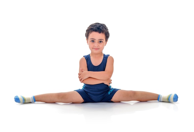 Niño de gimnasia dividida completa