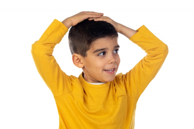 Niño gitano sorprendido