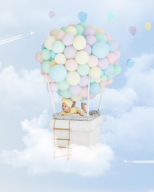 niño en un globo en las nubes niño viajero