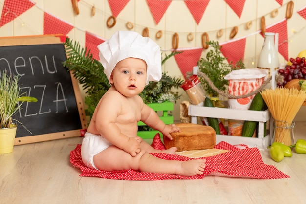 niño con gorro de cocinero en la cocina