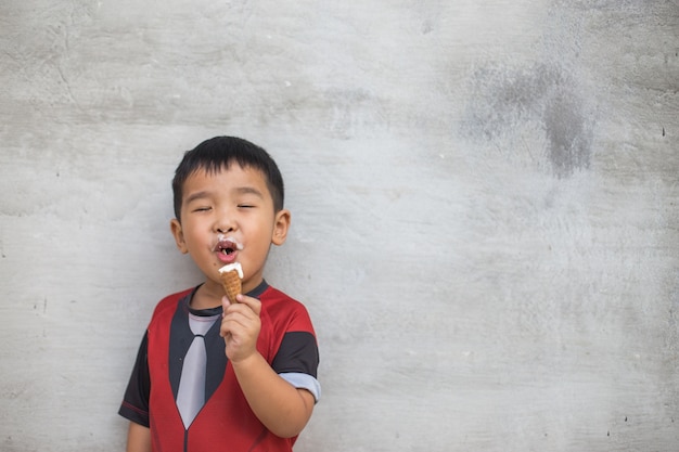 Foto niño y helado