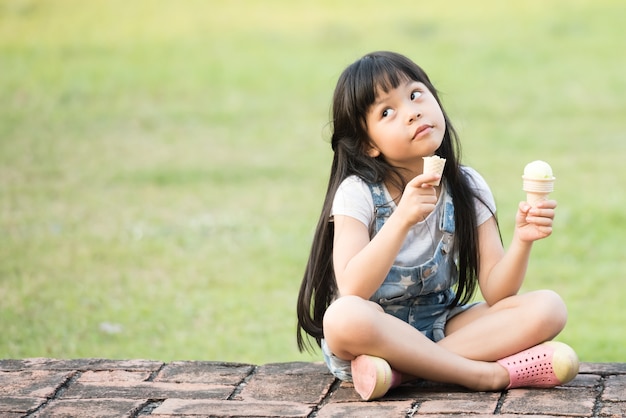 niño con helado