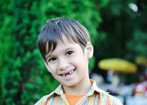 Niño en la naturaleza