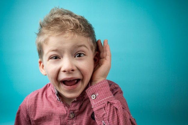 Niño no oye bien problemas de audición en un niño