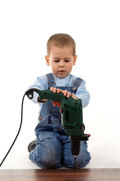 niño pequeño de la construcción