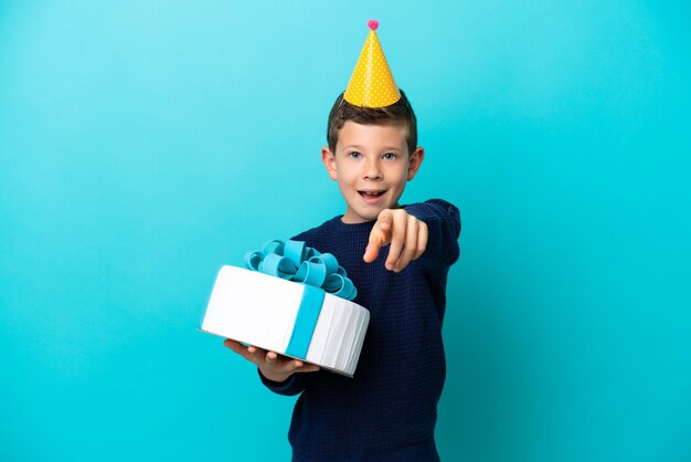 Foto niño pequeño, encima, aislado, plano de fondo