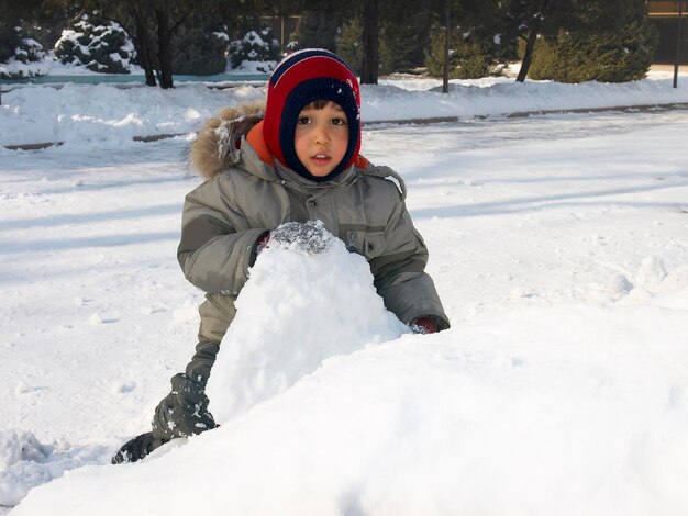 niño pequeño invierno