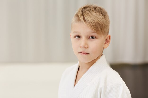 Niño pequeño en kimono