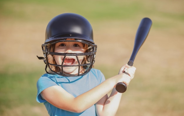 niño pequeño, posar, con, un, bate de béisbol, retrato, de, niño, juego, béisbol