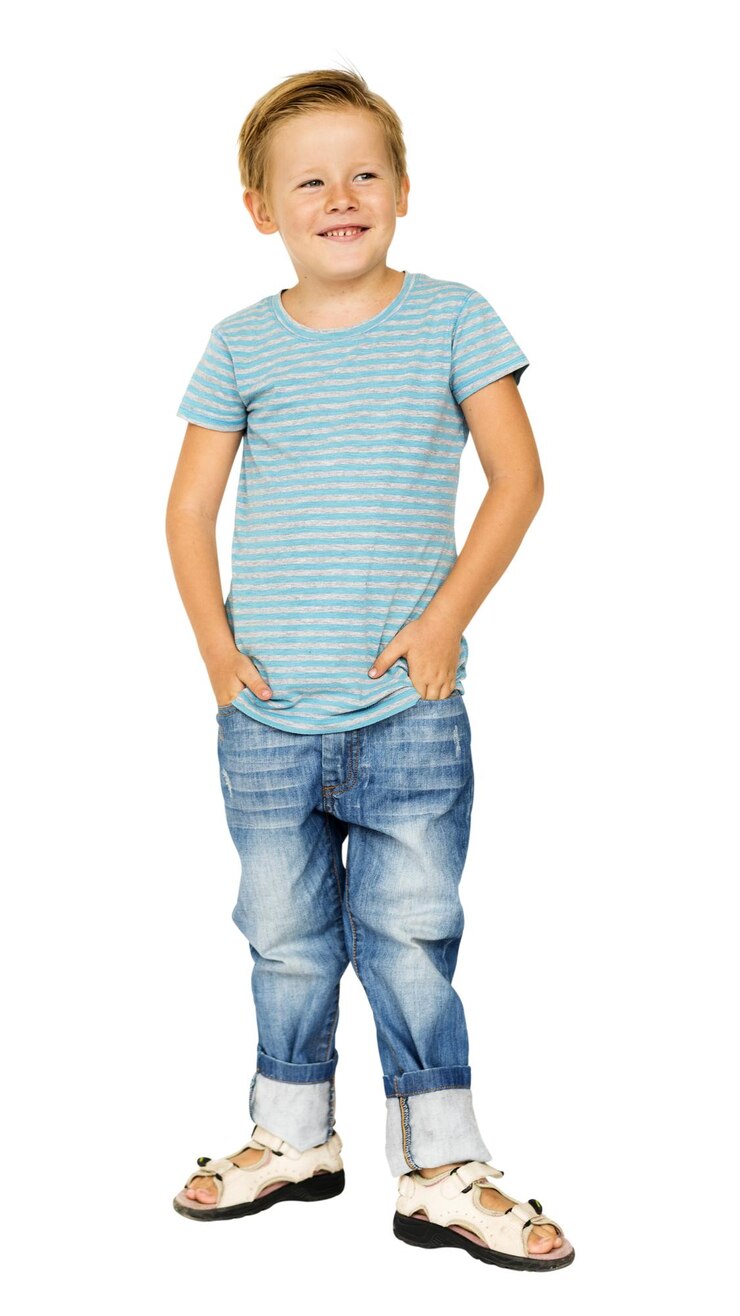 Niño de pie con fondo transparente png